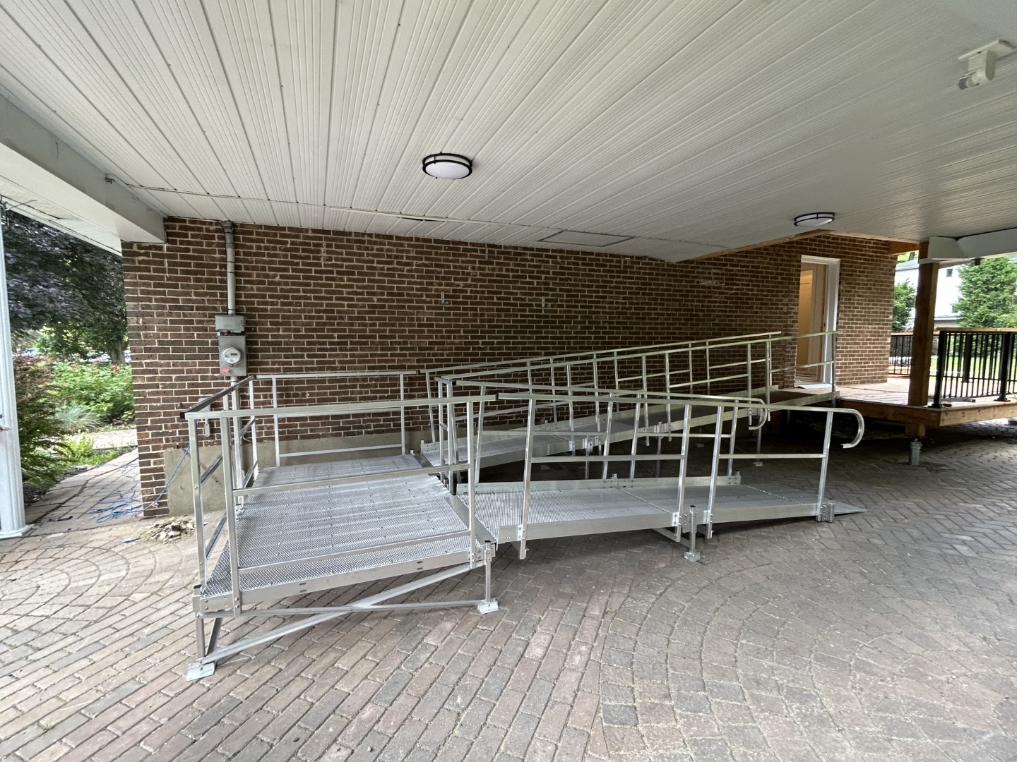 Rampe d’accès, intégration à l’entrée